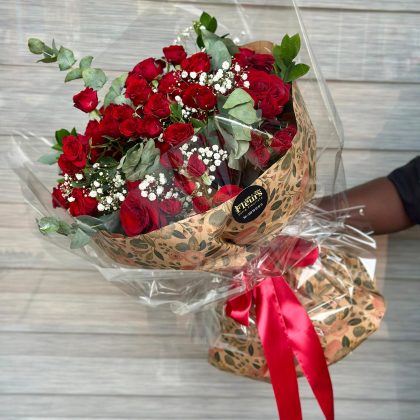 Brasé De Roses Rouge (19 tiges, 2 gypsophiles)